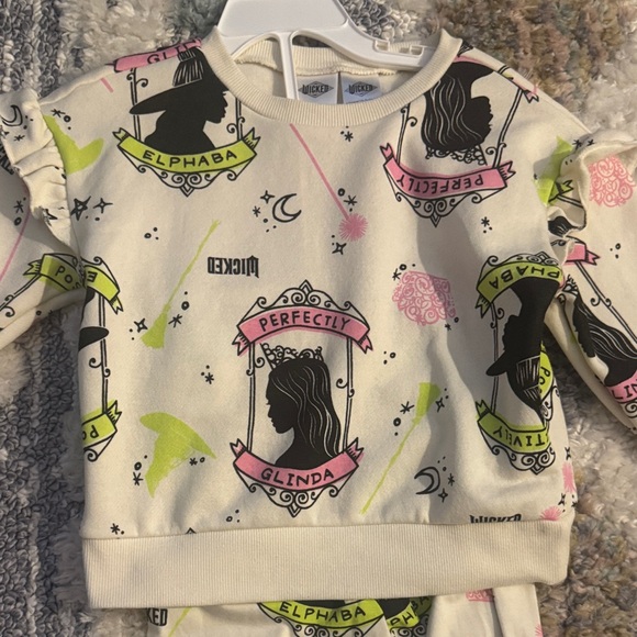 Wicked Set - Picture 4 of 7